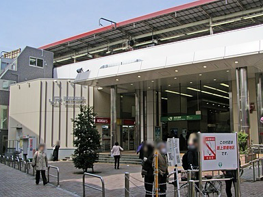 西荻窪駅にてスーパーマーケットのPR配布